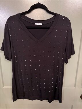 Black V-Neck Short Sleeve Tee with Multicolor Stud Details by Gilli&Bee